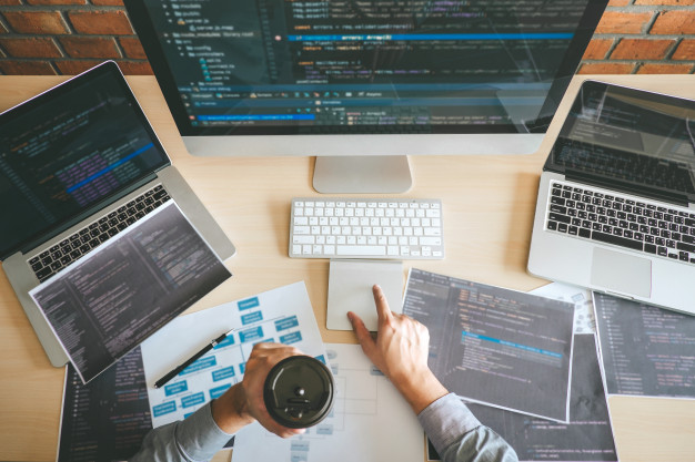 Exploration des théories de l'analyse des données : EDA, CDA et théorie fondée